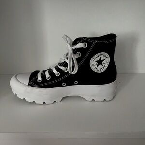 Black hightop Converse size 7